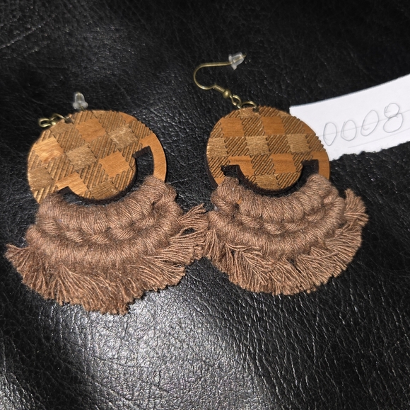 Brown Fringe Earrings with Circular Pendants - Picture 6 of 6